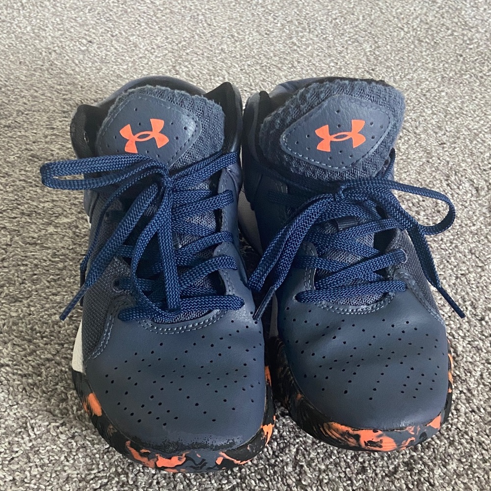 Under Armour Youth Basketball Shoes | Size 5.5Y | Navy & Orange - Picture 2 of 5